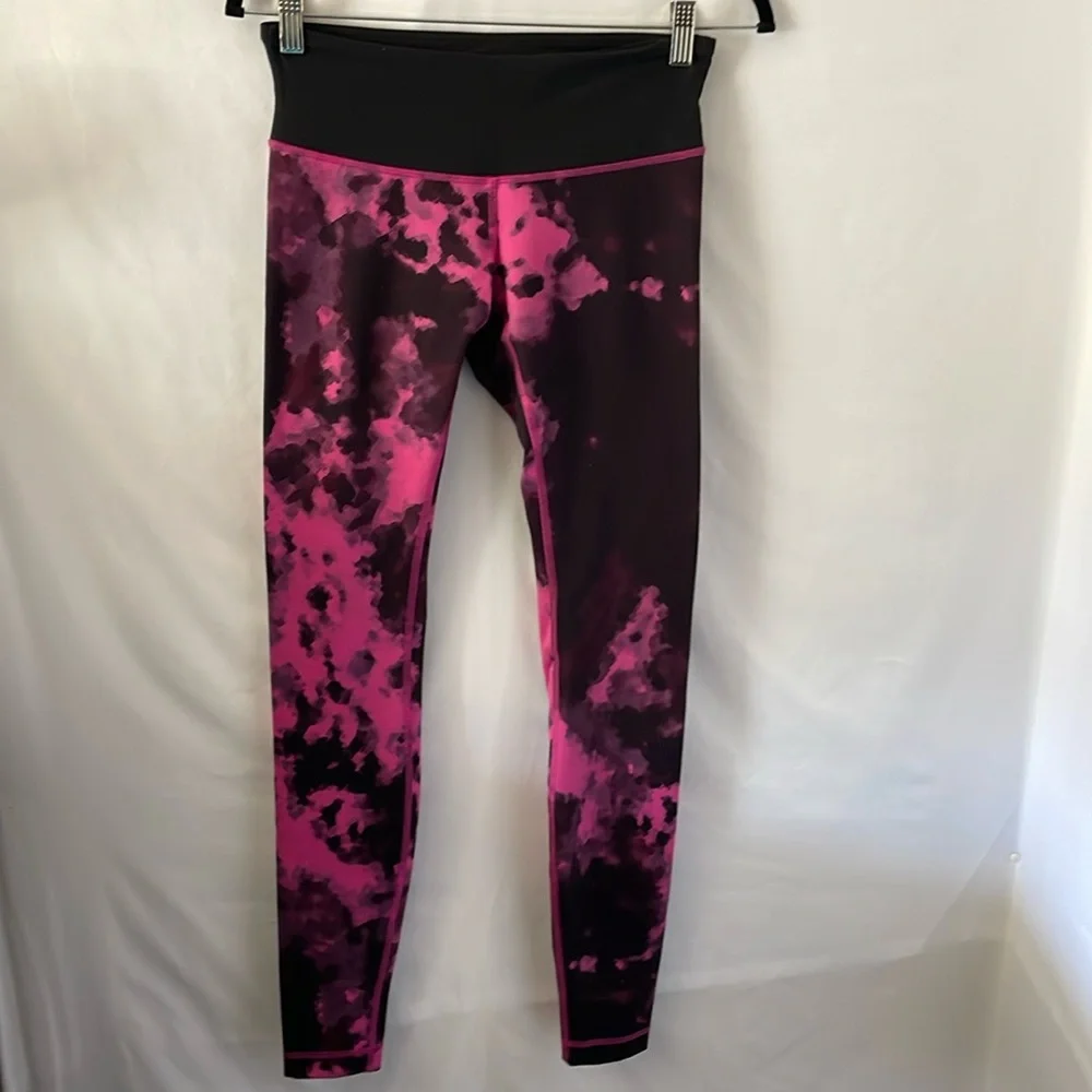 Lululemon wunder under pink‎ and black tie dye leggings size 6